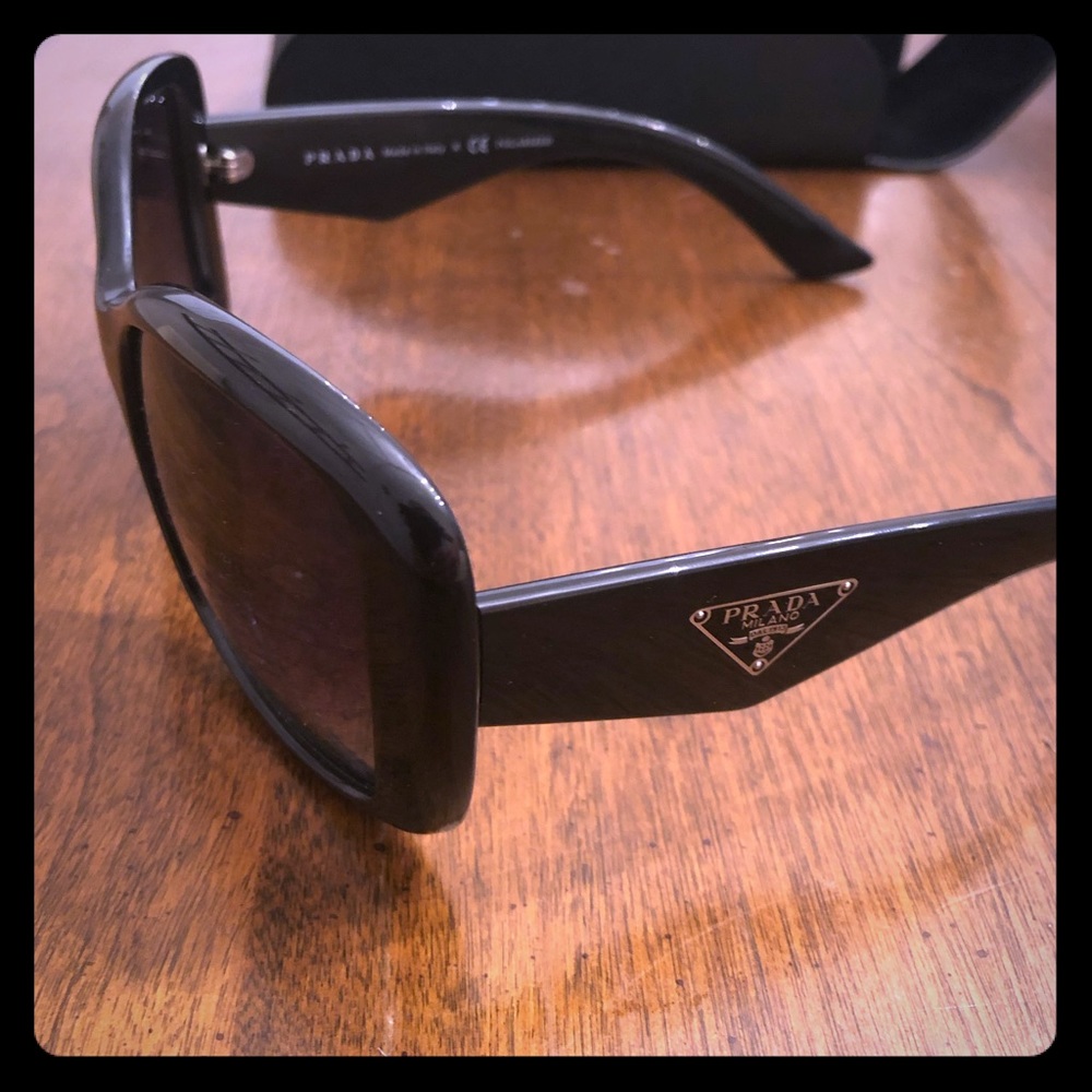 PRADA HERITAGE LOGO SQUARE SUNGLASSES